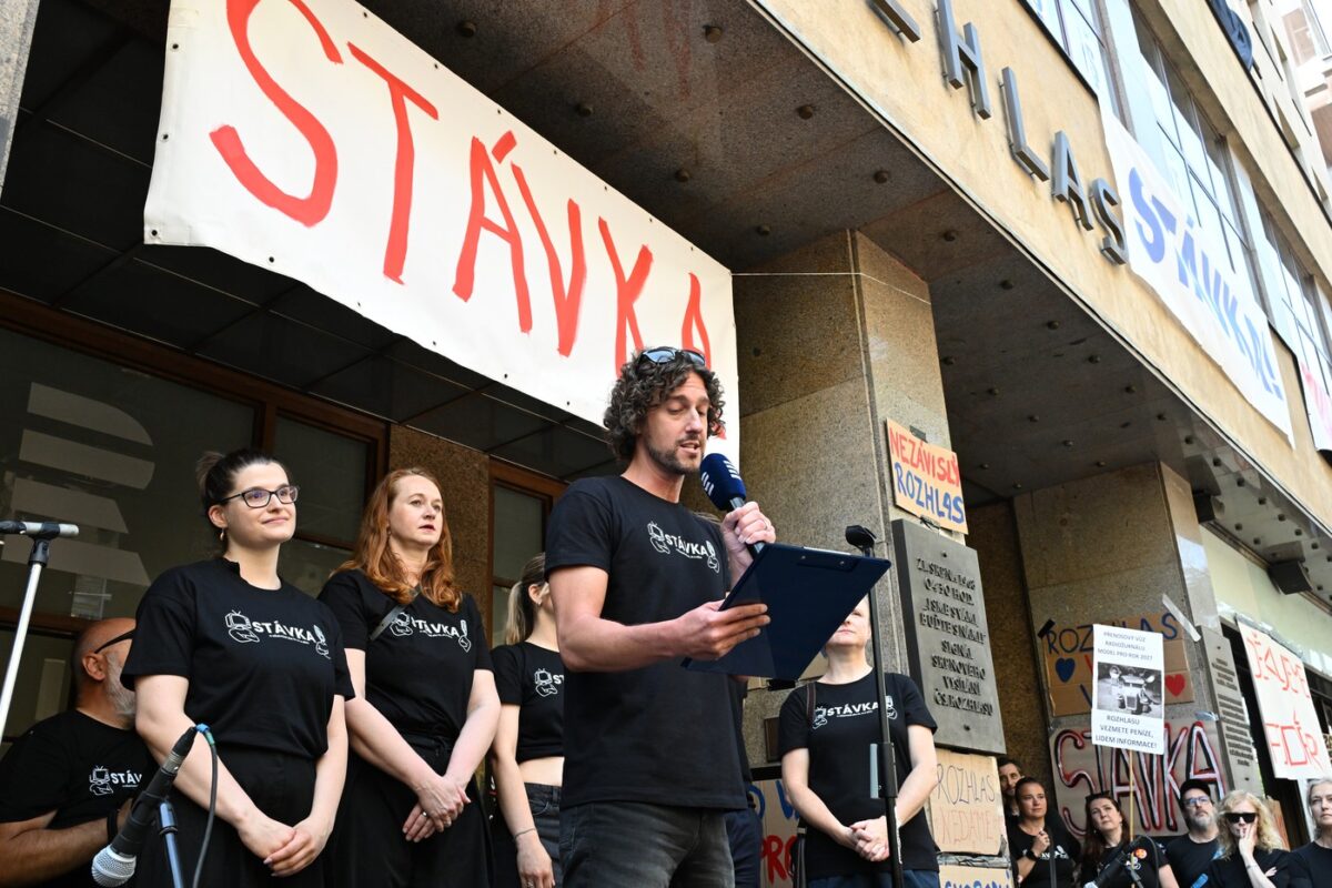 Protestaktion vor dem Gebäude des Tschechischen Rundfunks in Prag.
