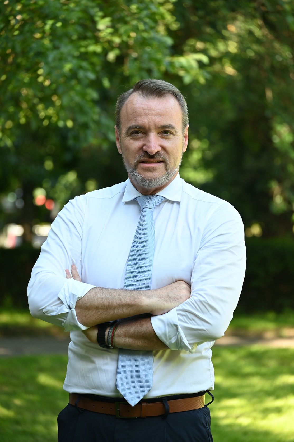 Martin Herbert Dzingel war von 2000 bis 2026 Geschäftsführer der Landesversammlung der deutschen Vereine in der Tschechischen Republik und von 2010 bis 2025 deren Präsident. Im August 2026 übernimmt er die Leitung des Thomas-Mann-Gymnasiums in Prag.