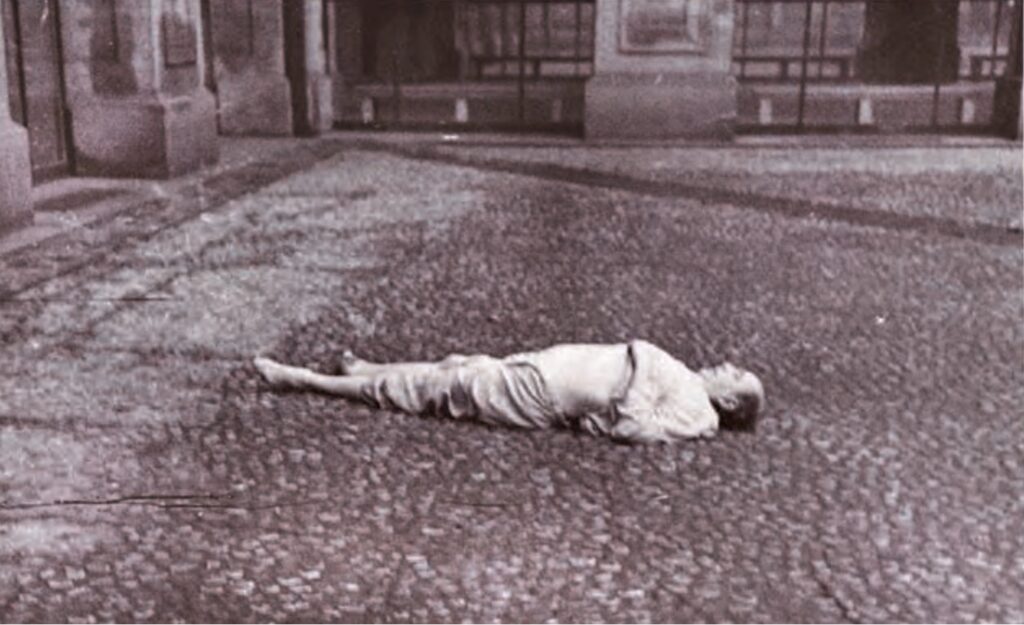 Jan Masaryk wurde am 10. März 1948 tot im Innenhof des Prager Czernin-Palais gefunden. Bis heute ist ungeklärt, ob der damalige tschechoslowakische Außenminister Selbstmord beging oder ermordet wurde.