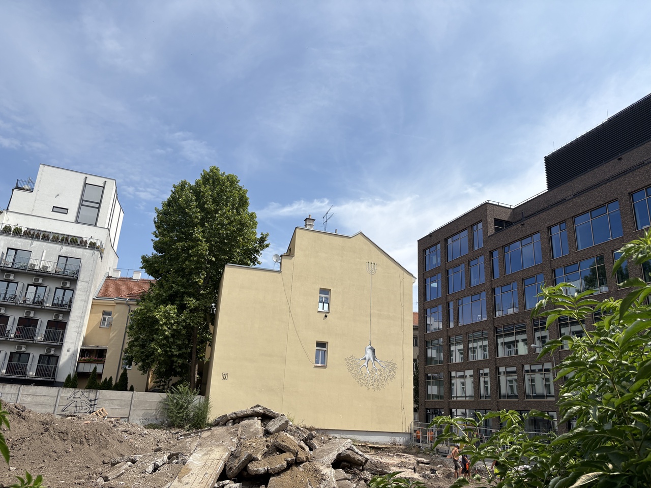 Das Mural des Streetart-Künstlers TIMO erinnert an die Große Synagoge in Brünn.