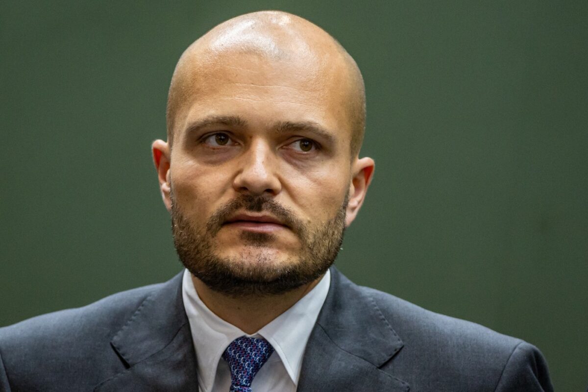 Der Eigentümer des Rüstungskonzerns CSG, Michal Strnad, führt auch 2026 die Rangliste der reichsten Tschechen an. Sein Vermögen wird vom Magazin Euro auf 470 Milliarden Kronen geschätzt, umgerechnet ca. 19 Milliarden Euro.