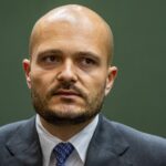 Der Eigentümer des Rüstungskonzerns CSG, Michal Strnad, führt auch 2026 die Rangliste der reichsten Tschechen an. Sein Vermögen wird vom Magazin Euro auf 470 Milliarden Kronen geschätzt, umgerechnet ca. 19 Milliarden Euro.