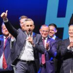 AfD-Spitzenkandidat Ulrich Siegmund feiert den Wahlsieg seiner Partei bei der Landtagswahl in Sachsen-Anhalt. Auch in Tschechien sorgte das Ergebnis für zahlreiche Reaktionen.