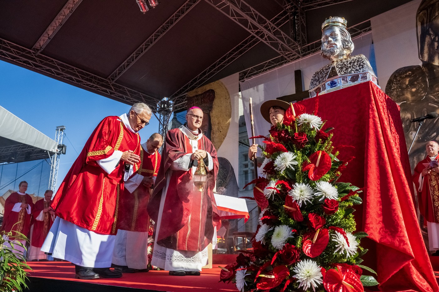Bei der nationalen Wenzelswallfahrt in Altbunzlau (Stará Boleslav) wurde erstmals die neue silberne Reliquienbüste des heiligen Wenzel öffentlich präsentiert.