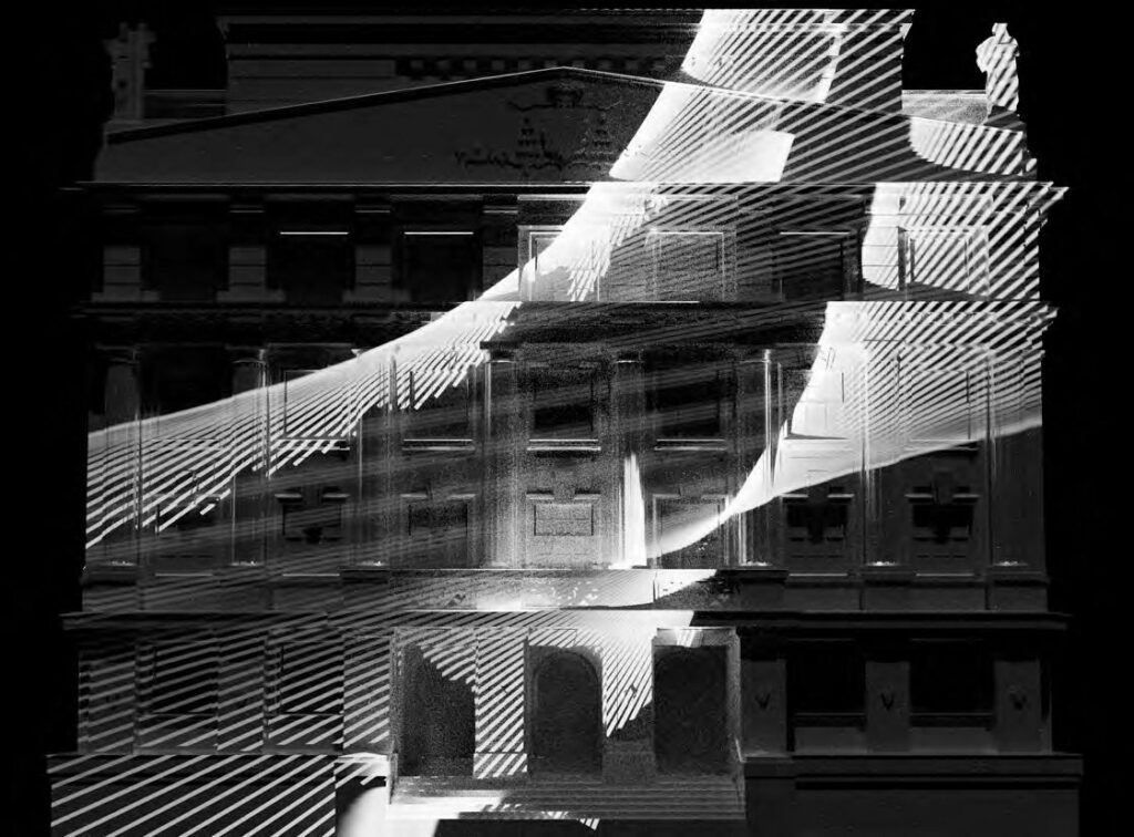 Mit Missing Interval verwandelt der deutsche Künstler Felix Frank die Fassade des Erzbischöflichen Seminars in Dejvice in eine bewegte Lichtlandschaft.
