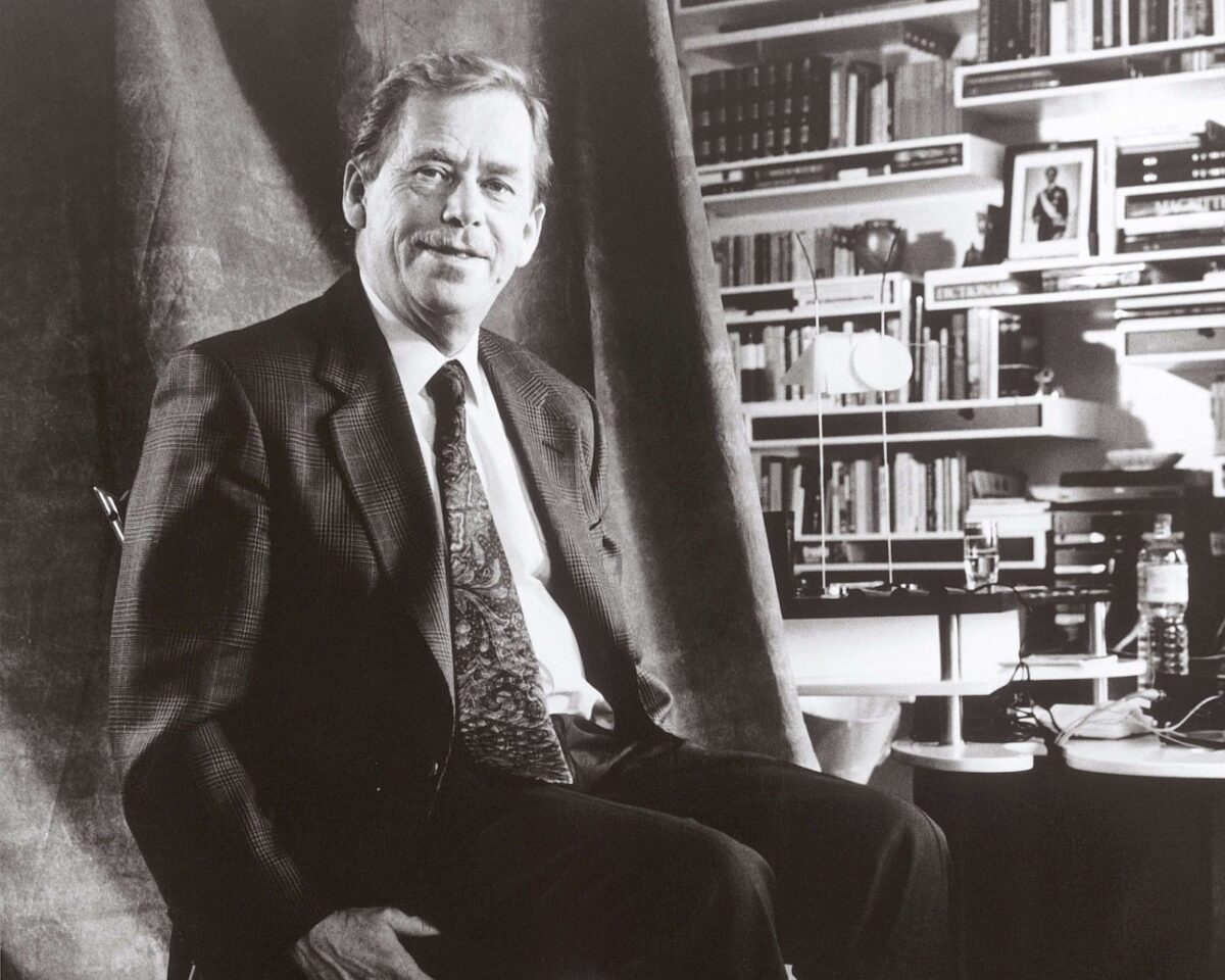 Der Dramatiker, Dissident und spätere Präsident Václav Havel wurde am 5. Oktober 1936 in Prag geboren.