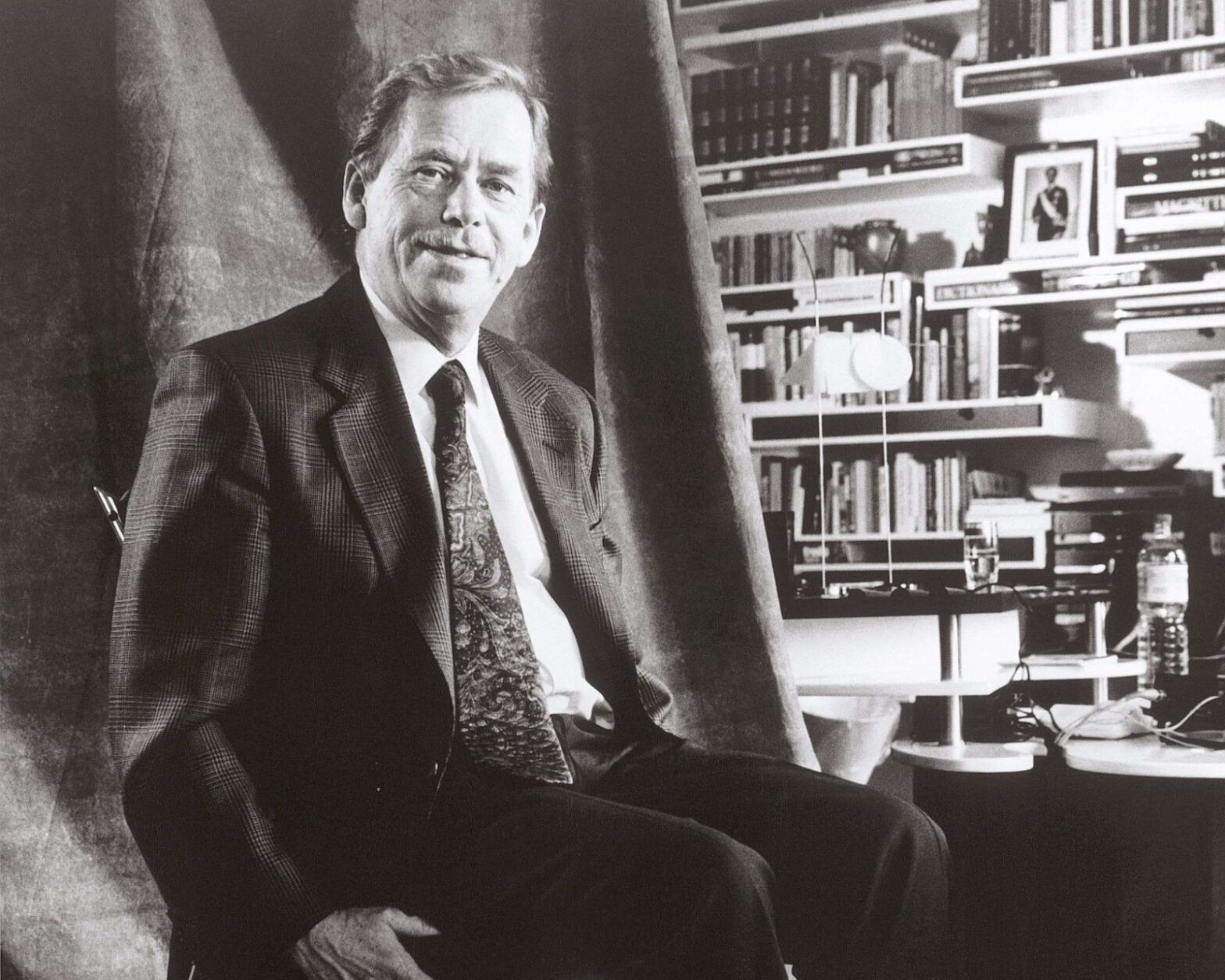 Der Dramatiker, Dissident und spätere Präsident Václav Havel wurde am 5. Oktober 1936 in Prag geboren.