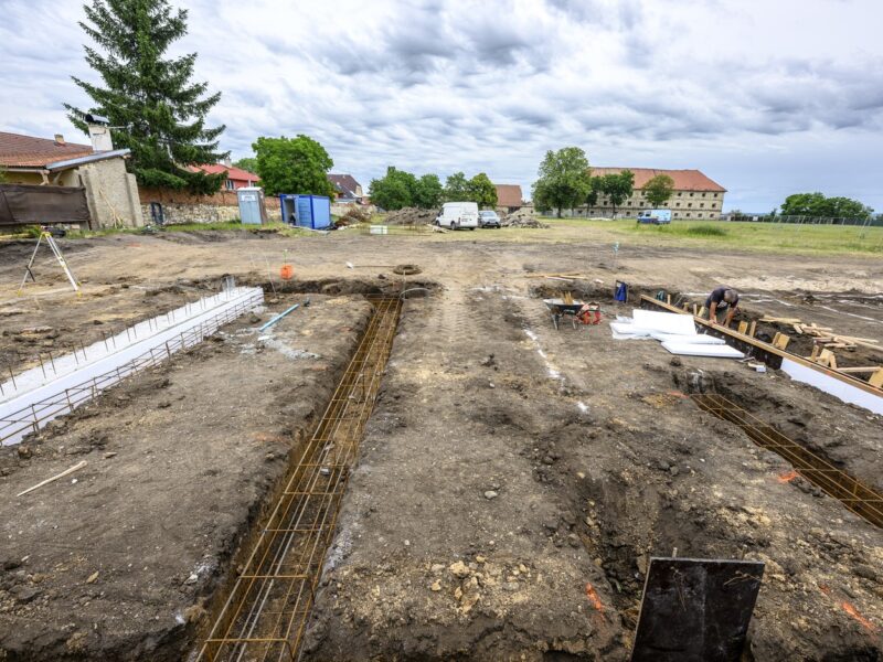 Skelettfund in Postelberg: Mögliche Verbindung zum Massaker 1945?