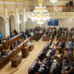 Das tschechische Abgeordnetenhaus während der Debatte über den Misstrauensantrag gegen die Regierung von Premierminister Andrej Babiš. Für einen Sturz des Kabinetts kam am Donnerstag nicht die erforderliche Mehrheit von 101 Stimmen zusammen.
