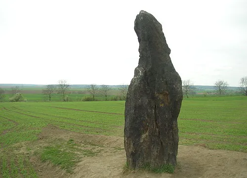 Foto: Hinkelstein bei Hut (Klobuky) - Bild: Wiki