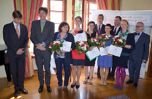 Foto: Gewinnerinnen der Deutschlehrerpreise 2016 mit Botschaftern Deutschlands und Österreichs - Bild: LE/tra