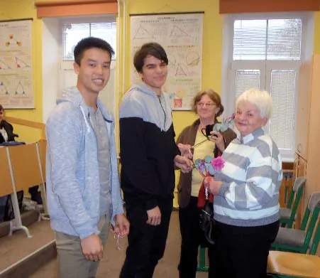 Foto: Schüler mit Zeitzeugen - Bild: BGZ Trautenau