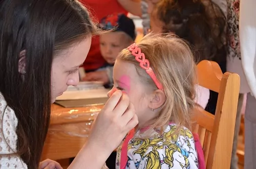Foto: Schminken beim Kindertag - Foto: LE/Felix Zilke