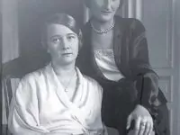 Foto: Lilli Recht mit ihrer Schwester Gertrude - Bild: Archiv Uwe Czier
