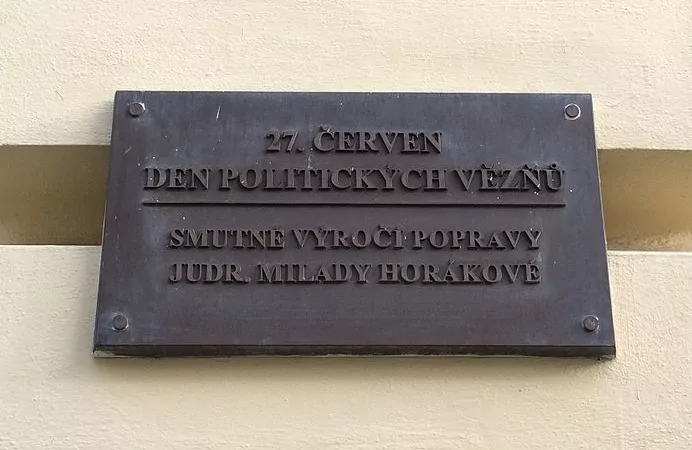 Foto: Gedenktafel zum 27. Juni in Prag - Foto: Wikimedia Commons/Shadster, CC BY-SA 4.0
