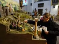 Fast acht Quadratmeter groß ist die Krippenlandschaft in der Kirche von Nixdorf (Mikulášovice). Roman Klinger hatte viel zu tun mit dem Aufbau des Kleinods. - Foto: Steffen Neumann
