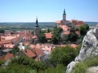 Nikolsburg - Foto: RomanM82 (https://commons.wikimedia.org/wiki/File:Mikulov_pohled_2.jpg), „Mikulov pohled 2“, https://creativecommons.org/licenses/by-sa/3.0/legalcode
