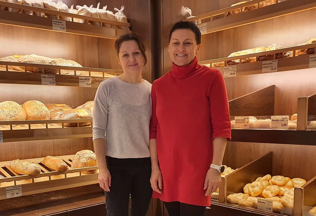 Naďa Kremserová und ihre Schwester Ivana Kamrádová (v.l.) haben das Familienunternehmen 2014 von ihrem Vater übernommen - Foto: Rene Kamrád/AZPEK