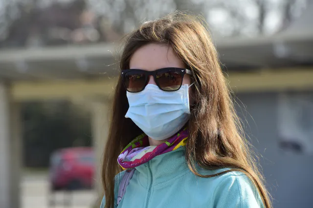 Die Mundschutzpflicht wird auch noch über den Notstand hinaus gelten, Foto: ČTK/Peřina Luděk