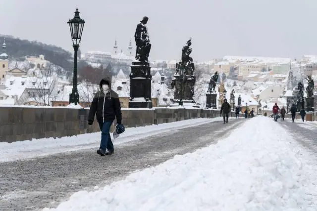 Die Prager Karlsbrücke im Februar 2021. Foto: ČTK/ZUMA/Tomas Tkacik