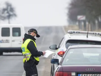 Die tschechische Polizei kontrolliert massiv, ob die neuen Maßnahmen eingehalten werden. Foto: ČTK/Chaloupka Miroslav