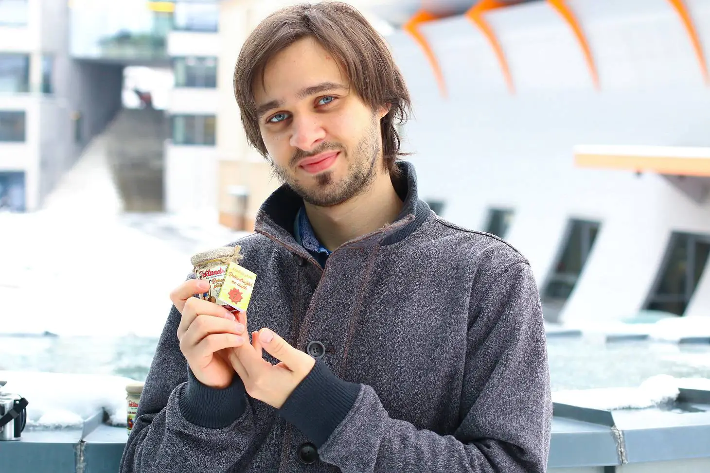 Ondřej Linhart verband Tektanders Reisebericht mit der eigenen kleinen Familienfi rma, die duftende Tees produziert. Foto: Adam Pluhař
