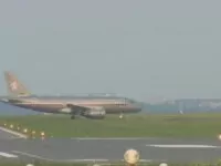 Erstes Militärflugzeug mit tschechischen Diplomaten und afghanischen Ortskräften aus Kabul in Prag-Kbely gelandet. Foto: ČT24