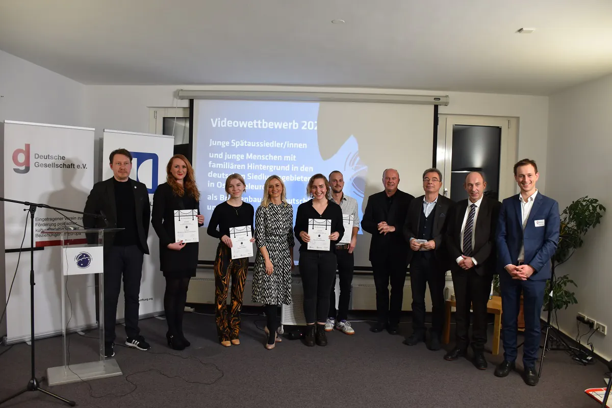 Gruppenfoto der Sieger. Foto: wir-brueckenbauer.de