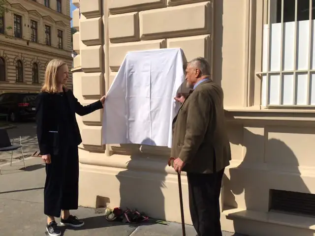 Österreichs Botschafterin in Prag, Bettina Kirnbauer. Foto: Facebook/ Österreichische Botschaft Prag