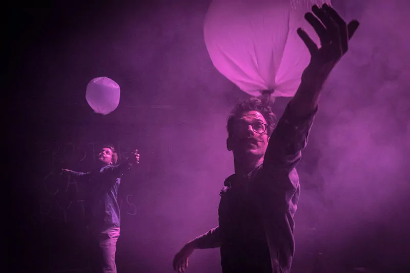 Ab Donnerstag ziehen die Darsteller auf dem Letní-Letná-Festival das Publikum wieder mit verschiedensten Zirkuskünsten in ihren Bann. Foto: Anna Solcova