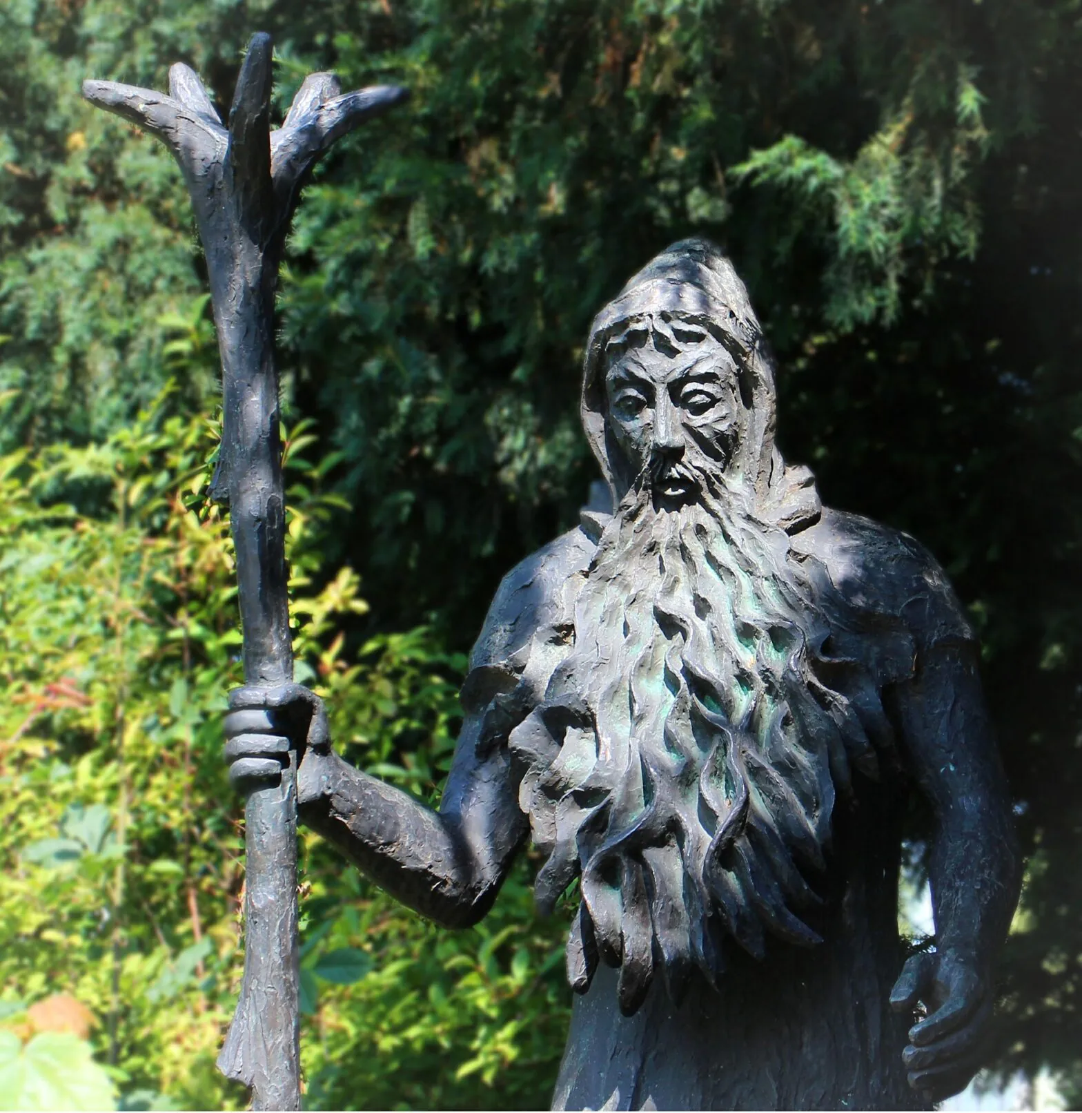 So stellte man sich früher in vielen Regionen den Berggeist vor: ein alter Mann mit Bart und Wanderstock. Foto: Pixabay