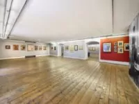 Farbenfroh und abstrakt präsentieren sich die Werke von Andrej Bělocvětov im ESAC in Böhmisch Krummau. Foto: EASC