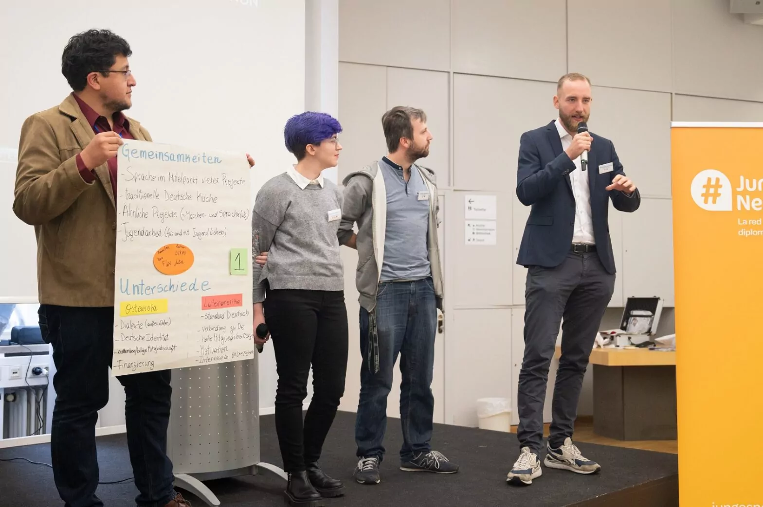 Maximilian Schmidt (rechts), Kulturmanager der Landesversammlung, präsentierte die Ergebnisse eines Workshops. Foto: Junges Netzwerk