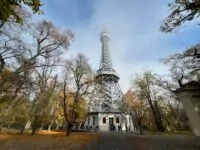 Der Petřín-Aussichtsturm als Abbild des Eiffelturms. Foto: Elena Hormann