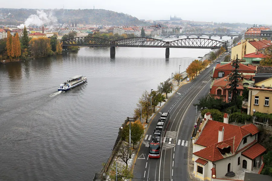 Die Vyšehrad-Eisenbahnbrücke (Vyšehradský železniční most). Foto: Ondřej Kořínek, Pevnost Vyšehrad (13), CC BY-SA 3.0