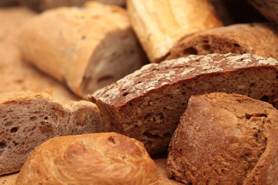Auslage voller Brot