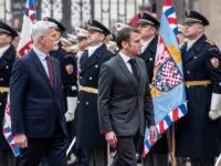 Tschechiens Präsident Petr Pavel (links) nahm seinen französischen Amtskollegen Emmanuel Macron in Prag in Empfang. Foto: Profimedia