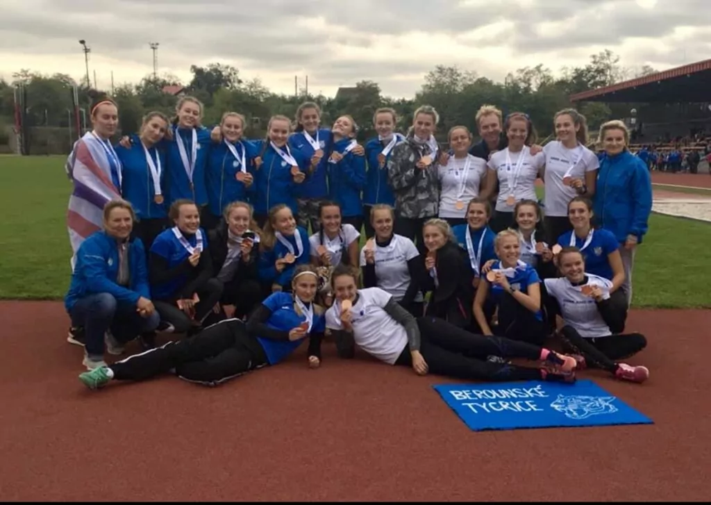 Bei den Mannschaftsmeisterschaften der Tschechischen Republik im Jahr 2018 erkämpfte unser Juniorinnen-Team aus Beraun mit einem halben Punkt Vorsprung die Bronzemedaille. Dieses knappe "Siegergefühl" freute uns umso mehr. Foto: privat