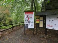 Seit dem Waldbrand in der Böhmischen und Sächsischen Schweiz ist die Edmundsklamm bei Herrnskretschen (Hřensko) gesperrt. Bis voraussichtlich 2027 soll das auch noch so bleiben. Foto: ČTK / Hájek Ondřej