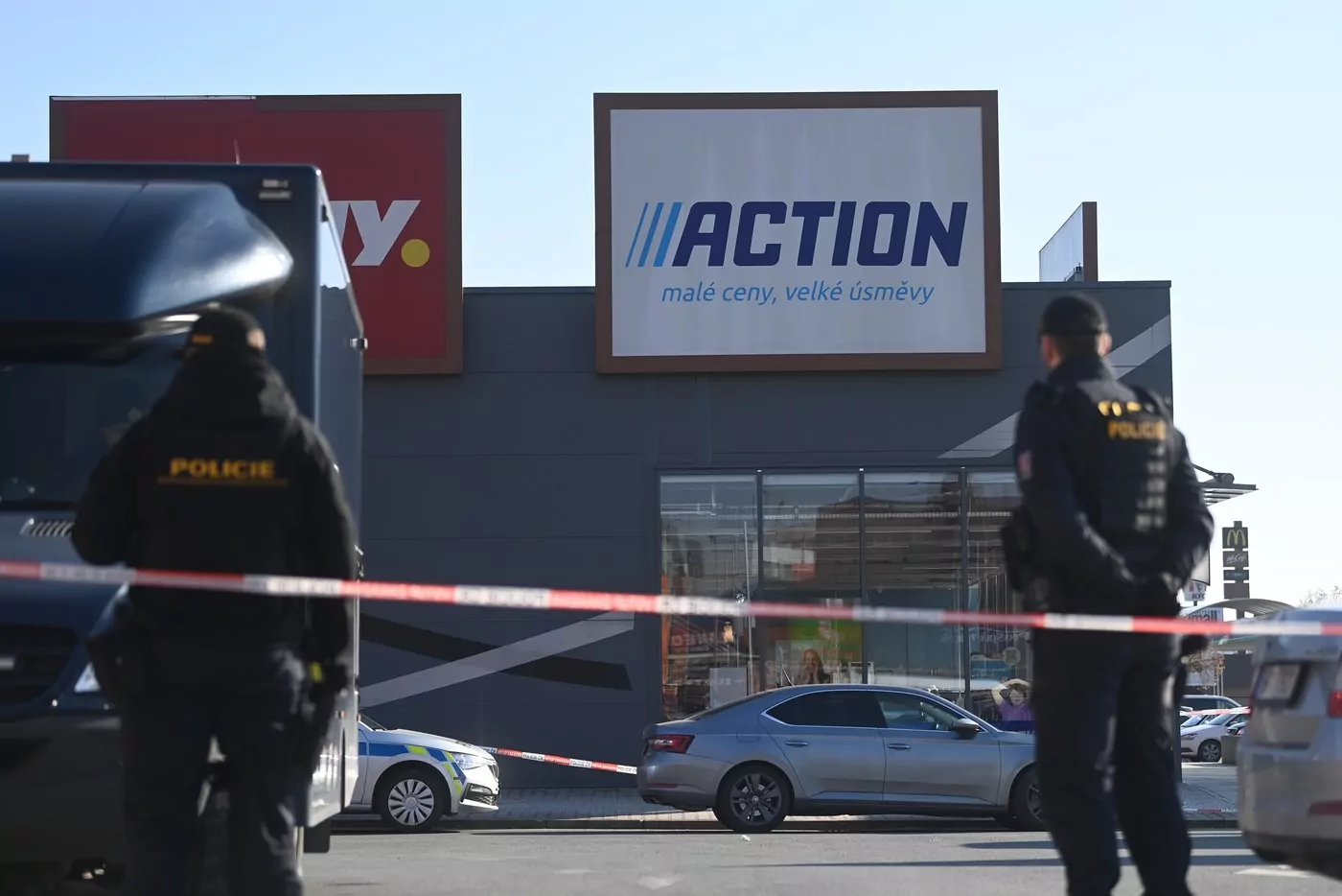 Am Donnerstagmorgen kamen bei einem Messerangriff in einem Einkaufszentrum im ostböhmischen Königgrätz (Hradec Králové) zwei Frauen ums Leben. Foto: ČTK / AP / JOSEF VOSTAREK