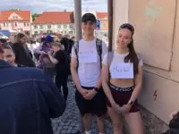 Jeder Schüler trug symbolisch ein Schild mit dem Namen eines Opfers. Foto: Jürgen Tschirner