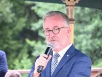 Bei seinem Besuch in Schatzlar sprach sich Bernd Fabritius, der Beauftragte der Bundesregierung für Aussiedlerfragen und nationale Minderheiten, klar für mehr Jugendarbeit in den Verbänden der nationalen Minderheiten aus.
