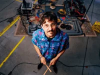 „Ich mache Musik aus Müll, damit das Auge auf der Bühne was zu gucken hat”