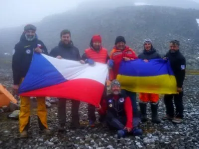 Auch auf der subantarktischen Insel Nelson drückten Menschen ihre Solidarität mit dem tschechischen Präsidenten Petr Pavel aus.