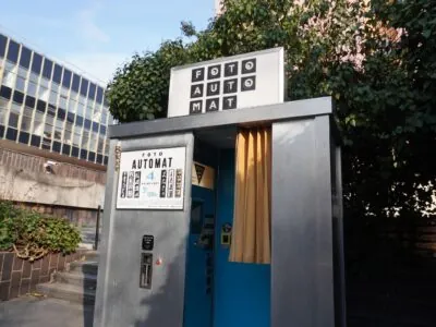 Analoge Fotoautomaten in Prag: Fotos machen im Retro-Style