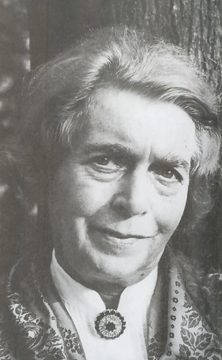 Die Schriftstellerin und Kräuterkundige Maria Treben belebte die Naturheilkunde gegen Ende des 20. Jahrhunderts in Europa.